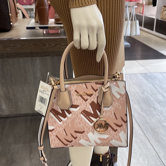 Michael Kors Mercer Medium Leather Messenger Buff Multi - Picture 8 of 16